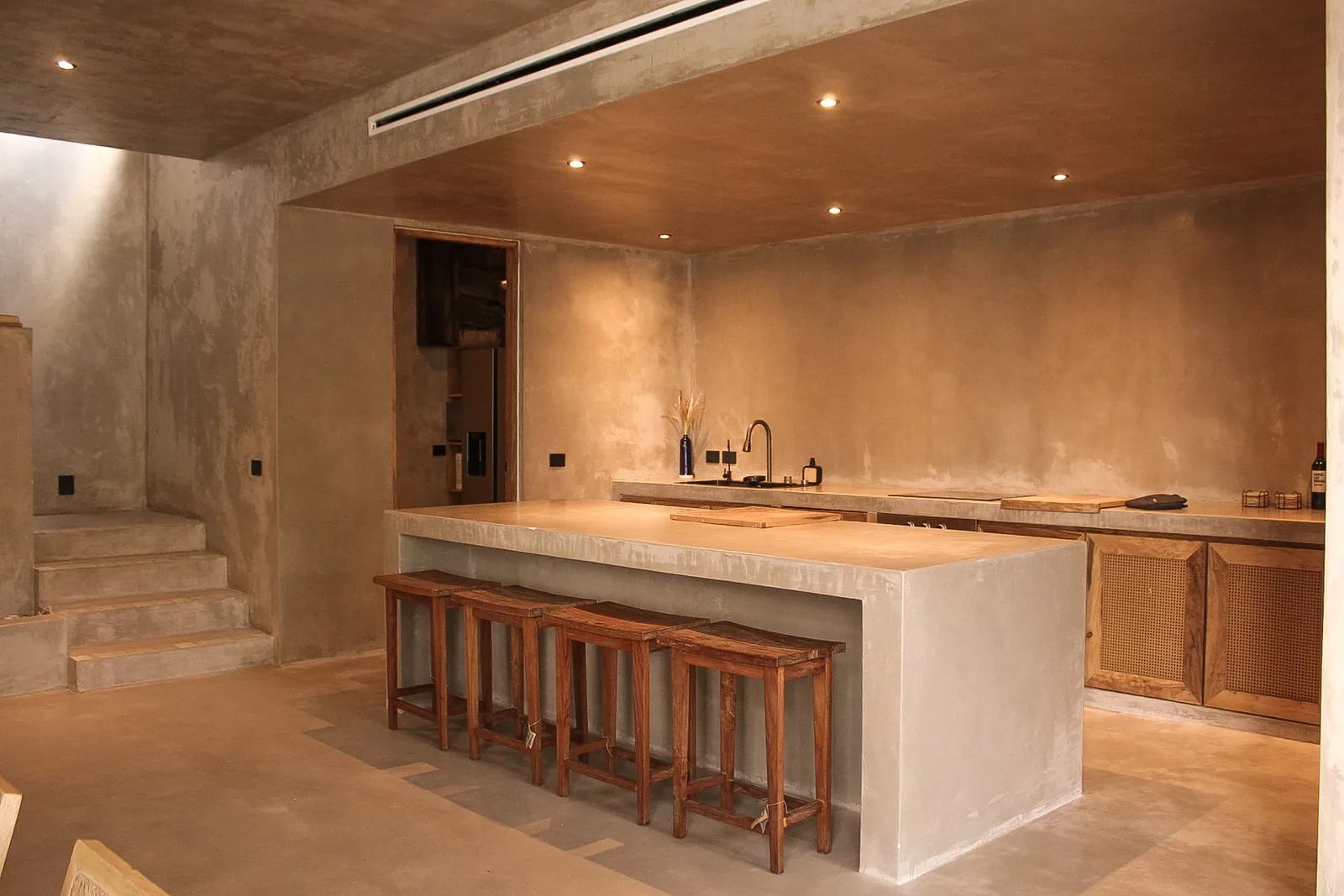 Casa Uulum luxury bathroom with marble finishes